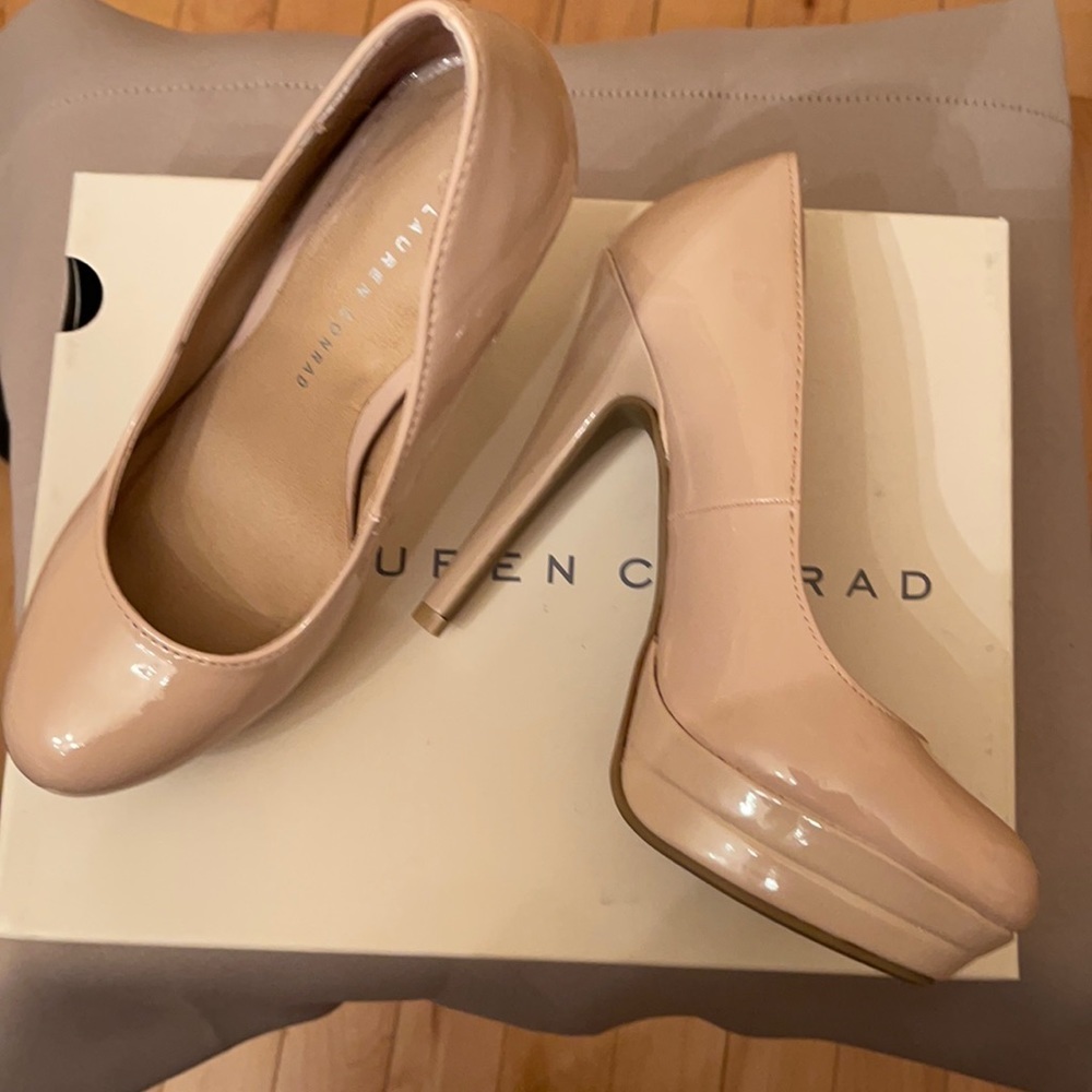 LC Lauren Conrad White Stiletto Heels with Pointed Toe